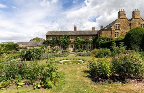 Belvoir Lodge - Sleeps 18 - Belvoir Castle - Photo 1