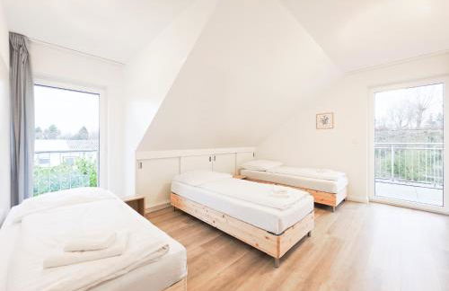 Tolstov House - 6 Zimmer Haus - große Küche - Garten - Parkplatz - 25min Messe DUS - Foto 19