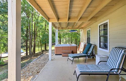 Lakefront Cottage with Private Hot Tub! - Foto 24