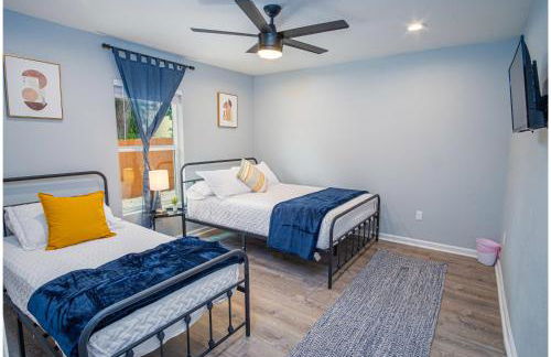 Spacious Delightful 4 BR/ 3 BA Close to Downtown - Foto 8