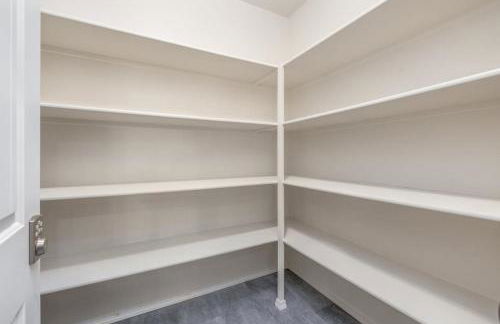 Modern Luxurious 4-bedroom Centrally located home - Foto 40