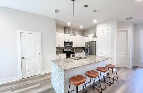 BRAND NEW 3 bedroom near DISNEY / Wi-Fi / Parking - Foto 1