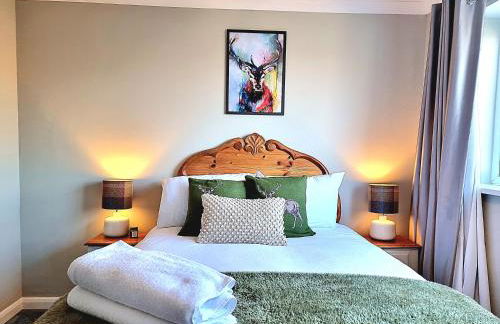 Spacious 4 Bed Holiday Home with Hot Tub & Parking near Matlock Peak District - Foto 7