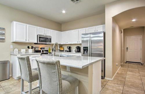 Sunny Surprise Vacation Rental with Pool, Near Golf! - Foto 7