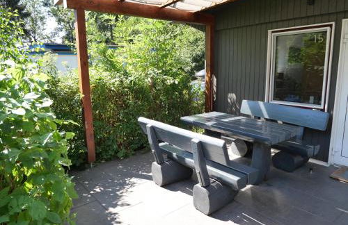 "Goldenes Haus am See mit Boot" - Foto 1