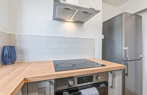 OPK STAYS - Stylish 2 bed Coventry train Station Apt, City Centre, Sleeps 4, FREE Parking, Free Netflix - Foto 14