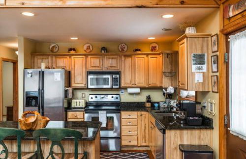 Lazy River Cabin: Lakefront Stay - Foto 29