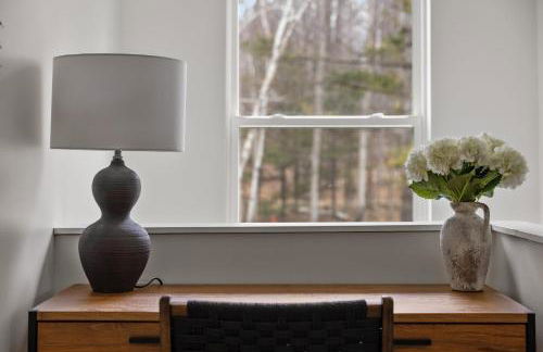 Lakefront Retreat, Mins to Dtown, Firepit, Hot Tub, Pet friendly! - Foto 26