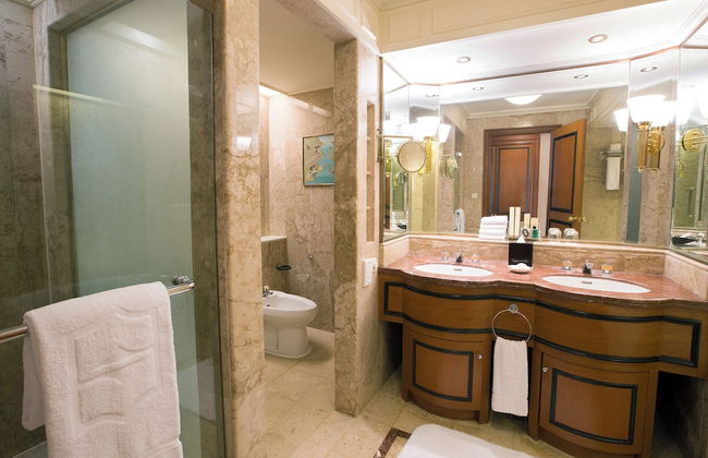 Krungthep Wing Apartment - Photo 12