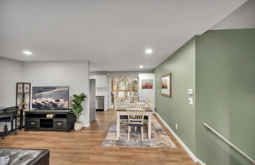 4 Beds, Near UNC, Packnplay, walk to Golf, Kids Essentials - Foto 1