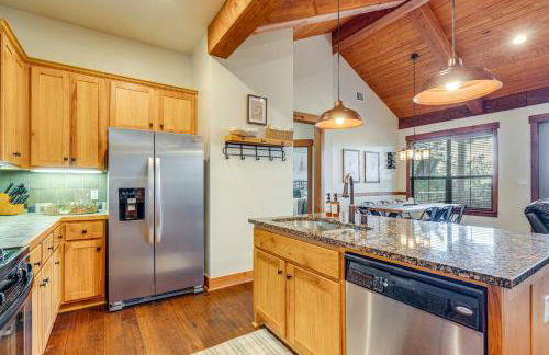 Scenic View! Lake Travis Cabin Near Pools and Marina - Foto 10