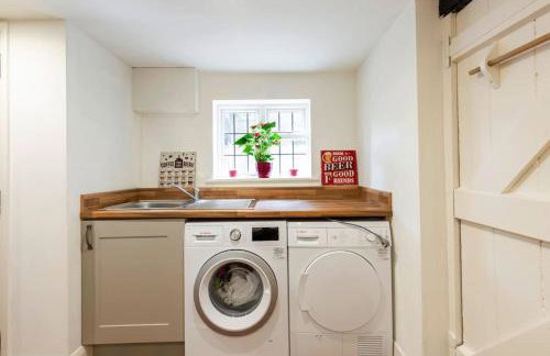 Dorney Windsor Legoland 5 Star Stay for upto 14 guests - Photo 26