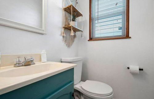 Cozy beach house with ocean views, fire pit and game room - Photo 14