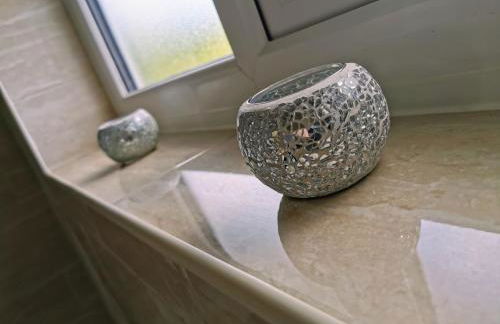 Goldthorn Wolverhampton sleeps 5 long term comfortably and families - Foto 24