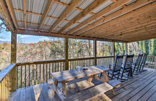 Natures Retreat with Hot Tub 7 Mi to Bryson City - Foto 2