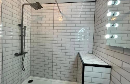 Derbyshire Cottage for 4, 1 hour per day private pool use - Photo 4