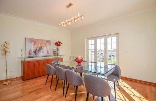 Spacious 4-Bedroom Villa with Private Heated Pool in Quinta da Beloura Sintra Ideal for Families & Long Stays - Foto 11