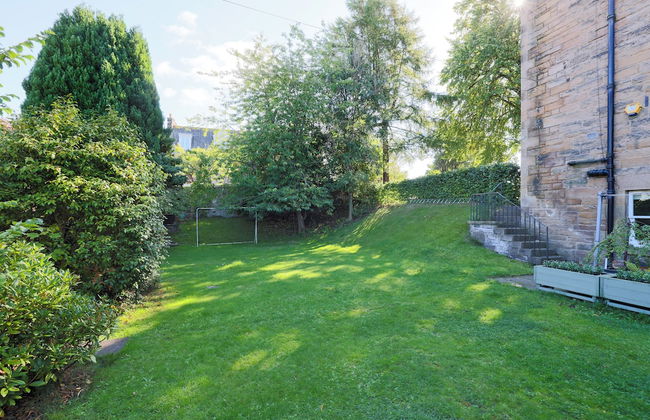 Delightful 3-bed Flat with Parking - Foto 45