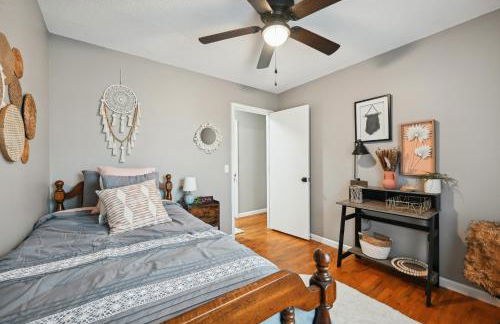 Vine Grove Home with Deck, 4 Mi to Saunders Springs! - Foto 16