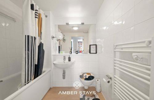 Modern 3 Bed Apartment in Acton by Amber Stays, Perfect for Business & Contractors - Photo 6