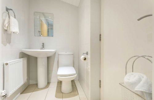 Secluded, New Forest Riverside Lodge - Photo 23