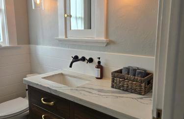 Stylish 2BR Home and Studio Great Central Location - Foto 18