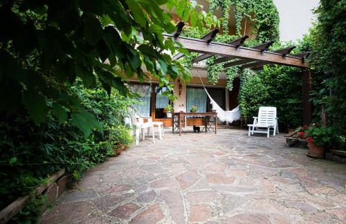 The Flowers' House - Photo 39