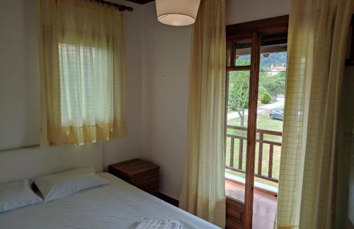 Bright, Beachfront Apartment with free parking and garden - Photo 10