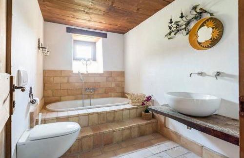 Luxury Villa with Pool, Stunning Location - Foto 23