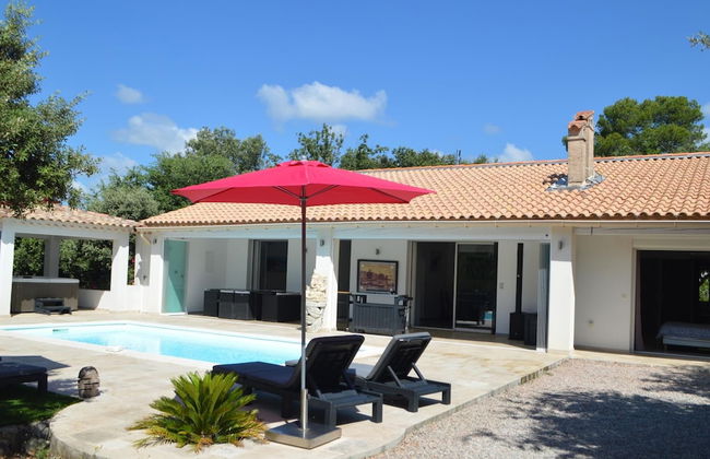 Modern Holiday Home With Private Pool and Garden - Foto 19