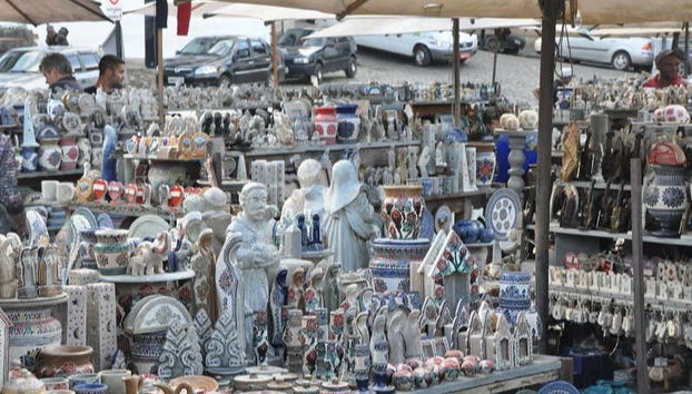 Visitando una feria de artesanía