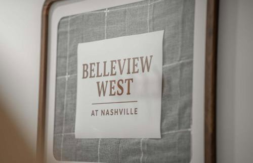 Modern Multi-Level Retreat with Rooftop Hot Tub - Foto 47