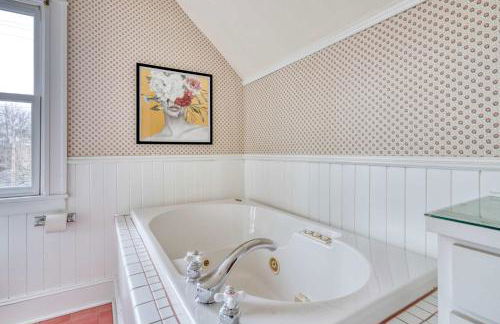 Alphabet District Gem - AC - Patio - Fast WiFi - Foto 23