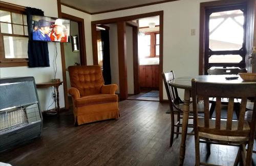 Gorgeous Getaway Cabin in the Woods near Lake Michigan in Wellston, Michigan - Foto 3