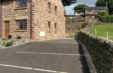 Staycation 3-bedroom home with panoramic views free off road parking - Foto 1