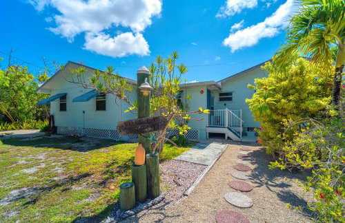 Waterfront Beach House with Dock & Heated Pool - Foto 13