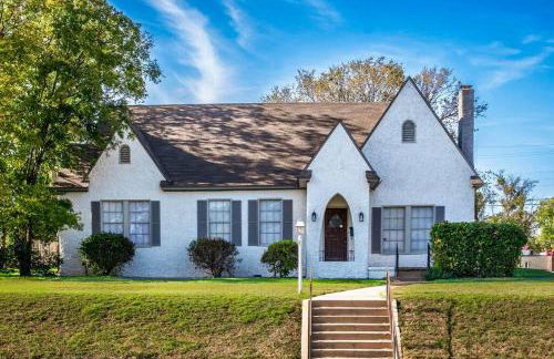 New Comfy Bungalow on Washington-Dedicated Office - Photo 1
