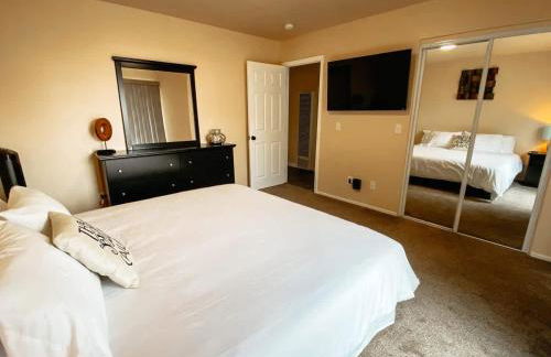 Coastal Retreat - Just Steps to the Beach - Foto 17