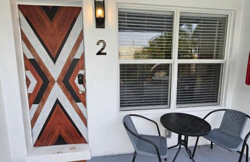 Prime Location Gateway with Pool & Patios, Near Beaches, Groceries and Restaurants - Photo 53