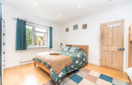 6 bedrooms beautiful home 3 bathrooms, quiet location with garden near Legoland Windsor Heathrow - Foto 59