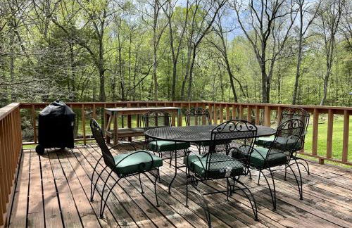 Family-Friendly 3BR Home w Bunk Room & Yard - Photo 15