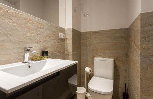 FLORIT FLATS - CENTER 2BR 2BA ATTIC TERRACE VIEW WIFi AC - Photo 37