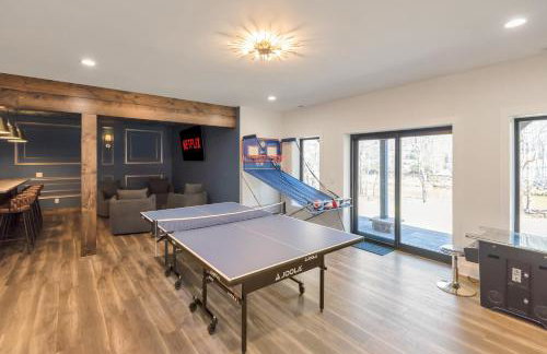 Lux Riverfront Retreat- Hot Tub, Game Room, Views! - Photo 36