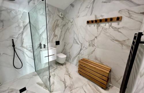 Four Bedroom House With Private Pool - Stunning countryside location with parking close to Chester City Centre - Photo 10