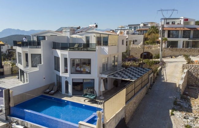 Stunning 4-bedroom Villa in Kaş With Private Pool and Breathtaking Ocean Views - Photo 13