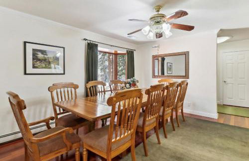 Lake Tahoe Family Home with Hot Tub and Game Room! - Foto 12