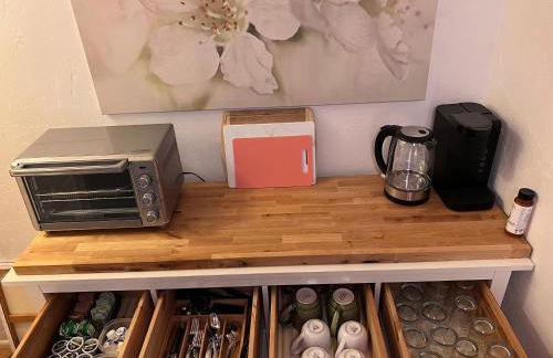 Arcata Forest Retreat Peaceful Redwood Suite 5 min to Downtown Arcata w Private Patio Fountain & Fire Pit - Foto 13