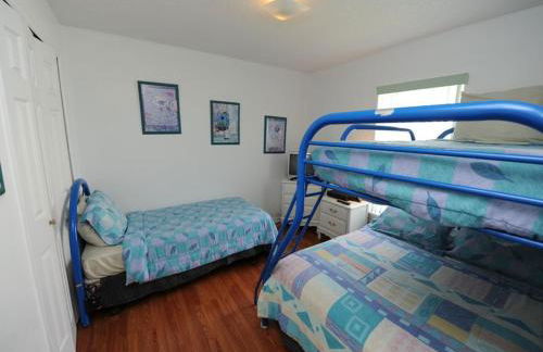 Three-Bedroom House in Clear Creek - Photo 5