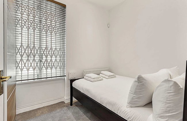 A One-bedroom Apartment Situated In Central London - Foto 1