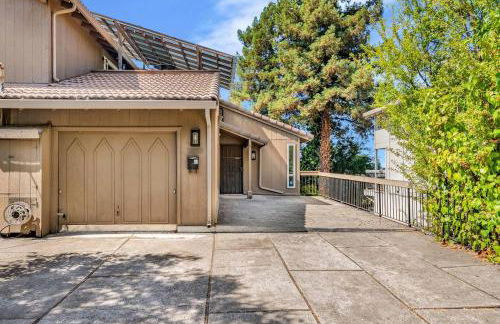 Modern Bay Area Retreat | Balcony + Private Patios - Foto 15